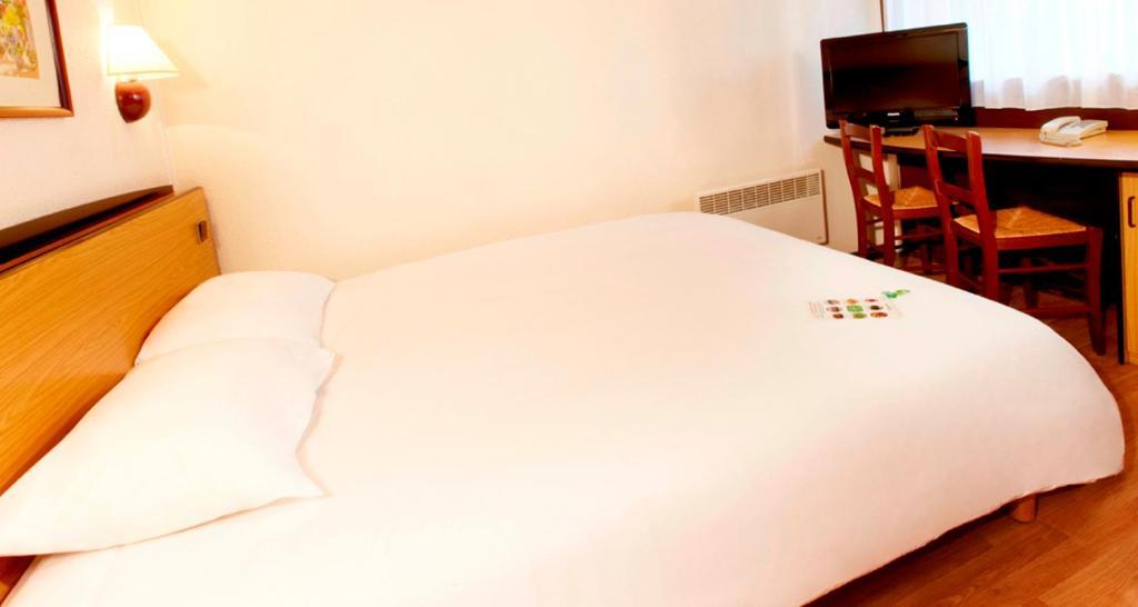 Campanile Manosque Hotel Room photo